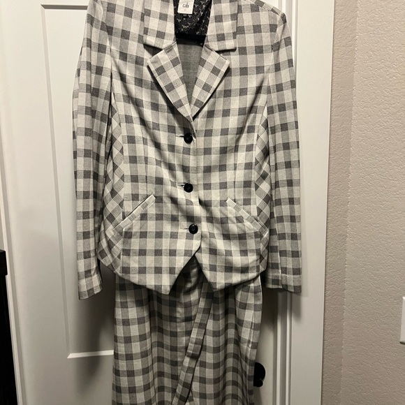 Cabi Valentina Blazer & Skirt (Skirt Suit) - Picture 10 of 12